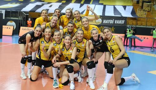 VakıfBank, üst üste dokuzuncu kez yarı finalde