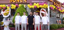 Ünlü sanatçı Berhan Ertoprak’ın kendi markası “Eyber Döner” açılışına yoğun ilgi