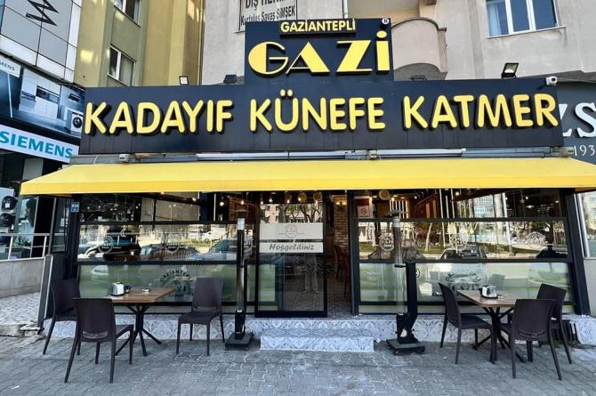 Çorlu’da Bir Şey Eksik!” dediler… İki Kuzenin Hayali, Gazi Künefe Baklava ile Gerçek Oldu: Tatlının Kalbi Artık Trakya’da Atıyor!