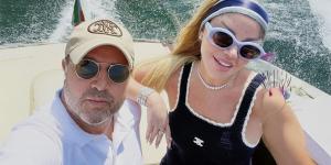 Aslı Aydın, eşi Özcan Aydın ile birlikte yaza hızlı bir giriş yaptı