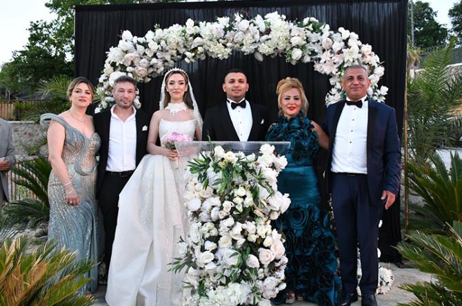 Cemiyet Dünyasının Gözü Bu Düğündeydi: Baran ve Çetinkaya Aileleri Birleşti