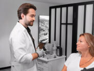 Pınar Altuğ Atacan’ın kaşlarına doğal dokunuş