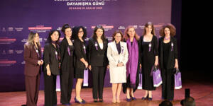 Şehir Tiyatroları kadına yönelik şiddete karşı etkinliklerle kadınların yanında durmaya devam ediyor.