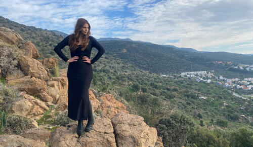 Ünlü Oyuncudan İzmir Dikili Denizköy’de Örnek Yatırım