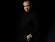 Oyuncu Doğan Alioğlu kariyerine yeni dijital platformu ve güçlü yetenekleriyle devam ediyor