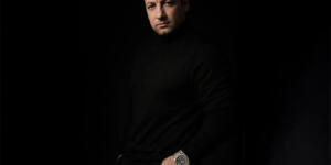 Oyuncu Doğan Alioğlu kariyerine yeni dijital platformu ve güçlü yetenekleriyle devam ediyor