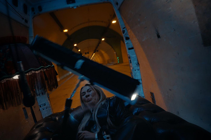 Selen Görgüzel ucuz atlattı: Işık üzerine düştü