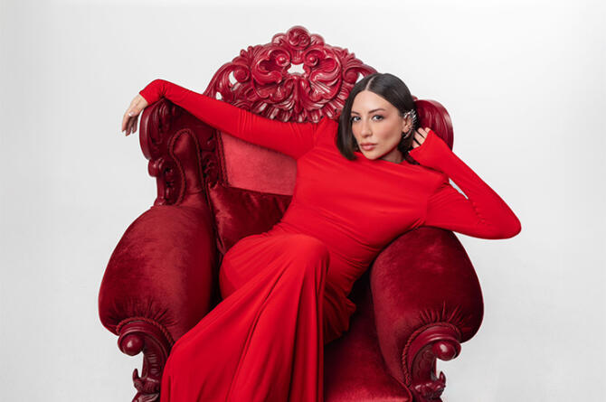 Kurgu yok, rol yok: Sera Tübek ‘Virgül’ klibini tek seferde çekti