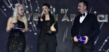 Ünlü sanatçı Esra Öztürk’e ödül