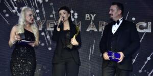 Ünlü sanatçı Esra Öztürk’e ödül