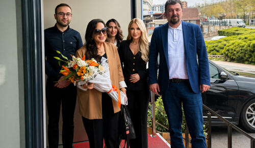 Türk sinemasının sultanı Türkan Şoray’dan Alpi Diş Hastanesine anlamlı ziyaret